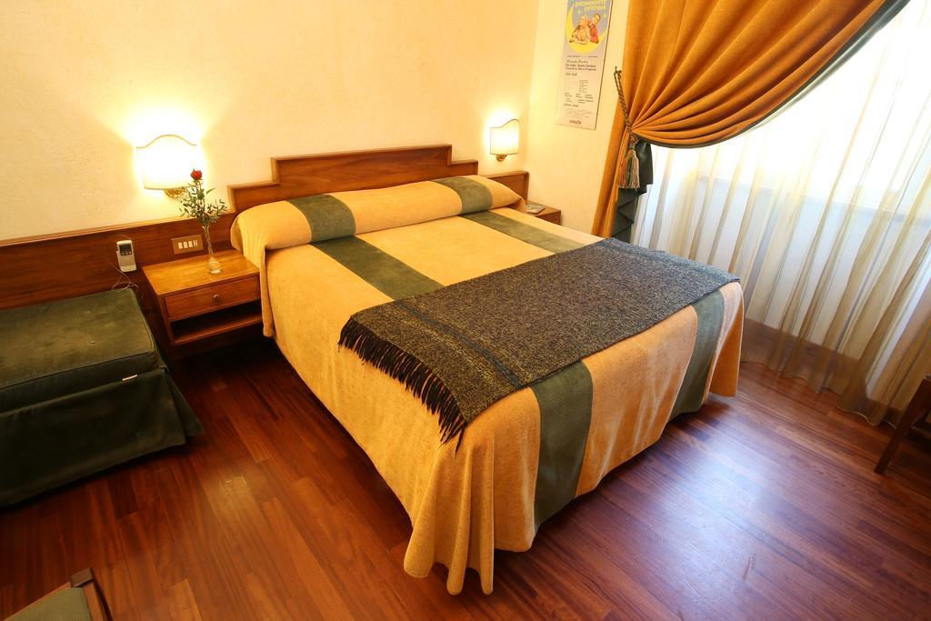 Al Colonnato Di San Pietro Bed & Breakfast Roma Eksteriør bilde