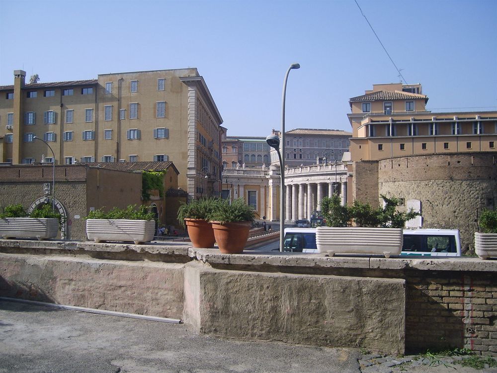 Al Colonnato Di San Pietro Bed & Breakfast Roma Eksteriør bilde