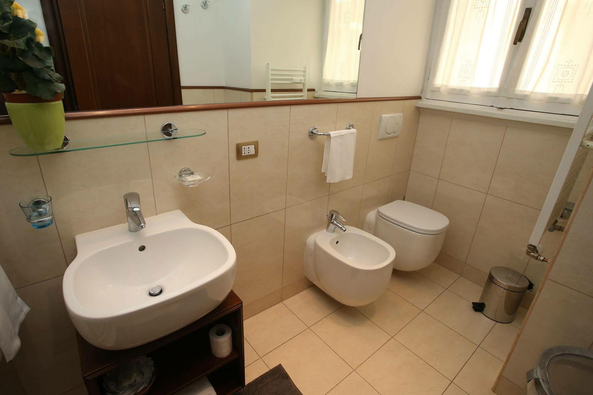 Al Colonnato Di San Pietro Bed & Breakfast Roma Eksteriør bilde