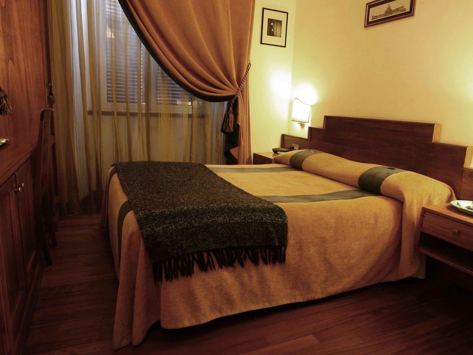 Al Colonnato Di San Pietro Bed & Breakfast Roma Eksteriør bilde